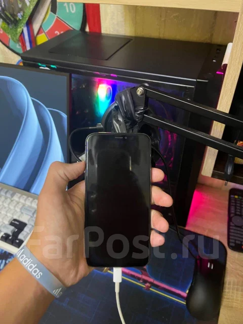 Apple iPhone X. �/�, 64 ��, ������, 4G LTE ����
