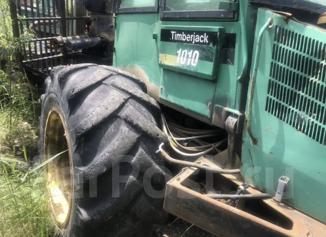 John Deere. 1010 ����