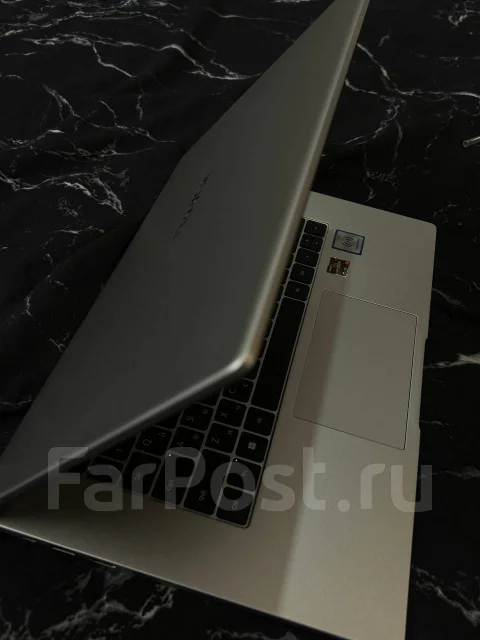 Huawei MateBook D 15. 15.6", 1,8����, ��� 16 ��, WiFi: 1, Bluetooth: 1, ����������� �� 2��. ����