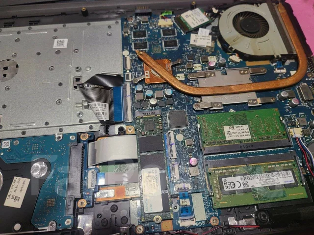 HP 250 G6. 15.6", 2,3����, ��� 12 ��, ���� 1 250���, WiFi: 1, Bluetooth: 1, ����������� �� 3��. ����