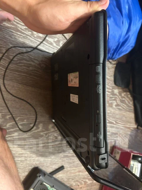 Compaq 615. 15.6", 2,3����, ��� 2048 ��, ���� 320���, WiFi: 1, Bluetooth: 1 ����