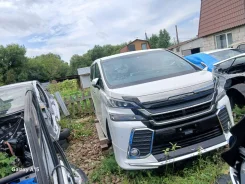 Toyota Vellfire. AGH30 ����
