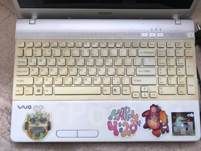 Sony VAIO VPC-EB4E1R. 15.5", 2,5����, ��� 8 ��, ���� 500���, WiFi: 1, Bluetooth: 1, ����������� �� 1��. ����
