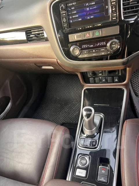 Mitsubishi Outlander. 4wd, 2.0 (118��.�.), ������, 82 497����. �� ����