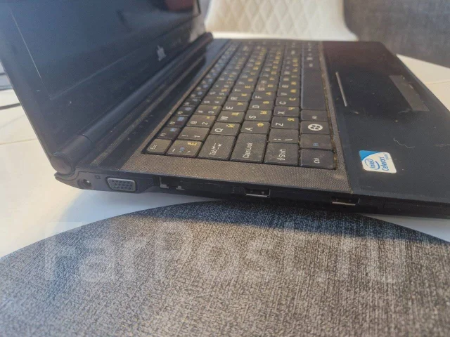 DNS. 15.6", 2����, ��� 2048 ��, ���� 120���, WiFi: 1, Bluetooth: 1, ����������� �� 1��. ����