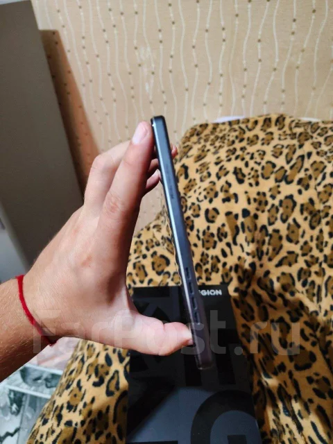 Lenovo Legion Y700. 8.8 ������, ������ 512 �� ����