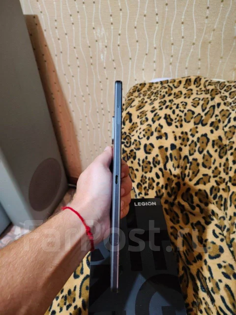 Lenovo Legion Y700. 8.8 ������, ������ 512 �� ����