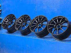 Advan Racing RZ. 9.0x18", 5x114.3, ET35 ����