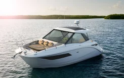 Searay Sundancer. 2025 ���, ����� 10,44��., ��������� ������������, 700��.�., ������ ����