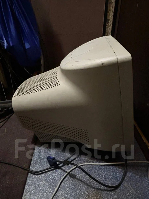 Samsung. 17", ���������� ��� (CRT) ����