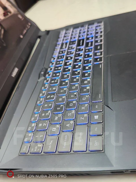 Hasee. 15.6", ��� 16 ��, ���� 512���, WiFi: 1, ����������� �� 3��. ����