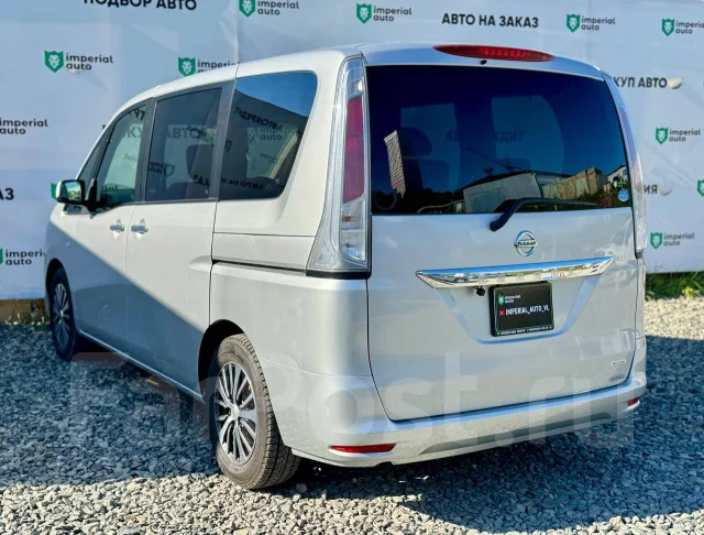 Nissan Serena. �������, ��������, 2.0 (147��.�.), ������, 180 000����. �� ����