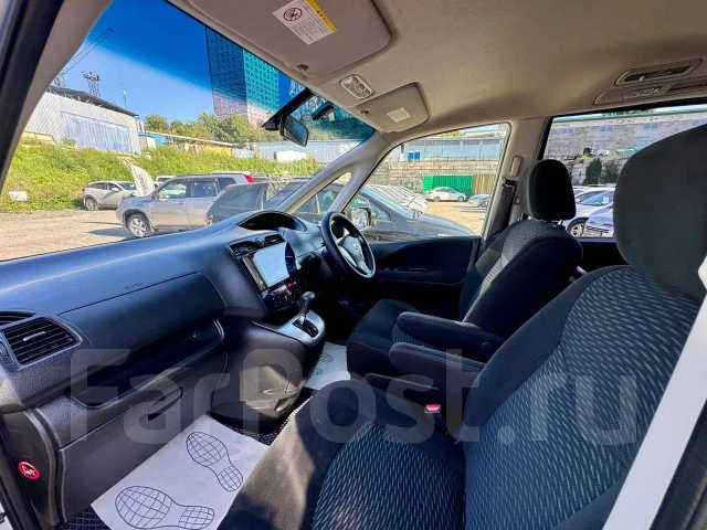Nissan Serena. �������, ��������, 2.0 (147��.�.), ������, 180 000����. �� ����