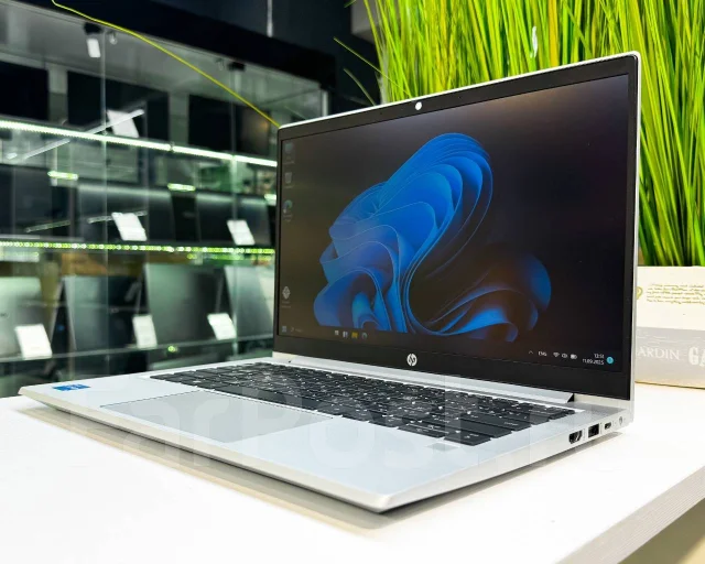 HP ProBook 640 G8. 14", 2,4����, ��� 8 ��, ���� 512���, WiFi: 1, Bluetooth: 1, ����������� �� 5��. ����
