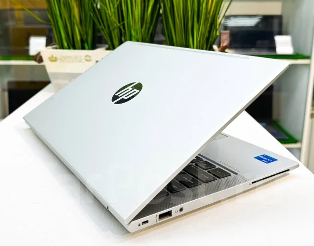 HP ProBook 640 G8. 14", 2,4����, ��� 8 ��, ���� 512���, WiFi: 1, Bluetooth: 1, ����������� �� 5��. ����
