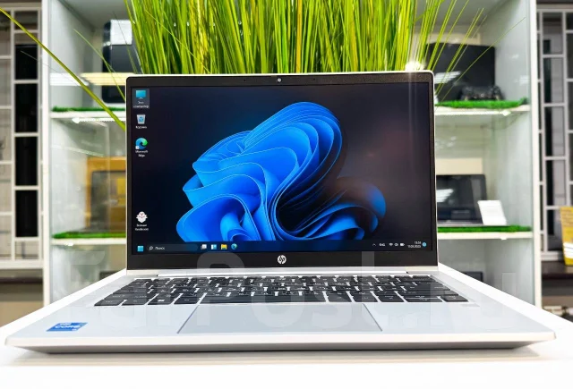 HP ProBook 640 G8. 14", 2,4����, ��� 8 ��, ���� 512���, WiFi: 1, Bluetooth: 1, ����������� �� 5��. ����