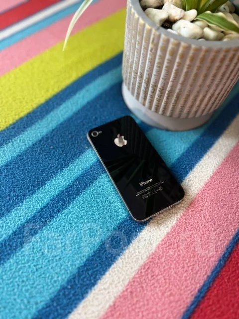 Apple iPhone 4. �����, 32 �� ����