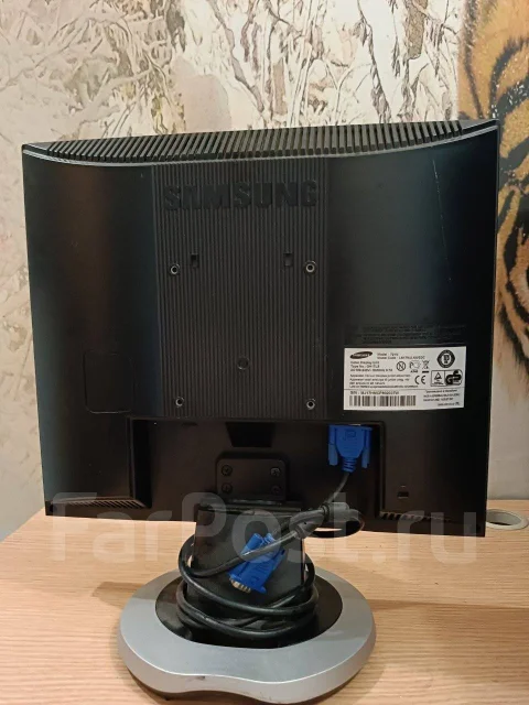 Samsung. 17", ���������� �� (LCD, LED, QLED) ����