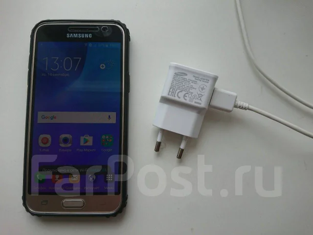 Samsung Galaxy J3. �/�, 8 ��, �������, 3G, 4G LTE, Dual-SIM ����