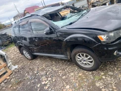 Mitsubishi Outlander ����
