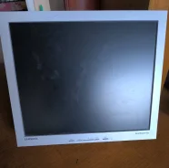 Samsung. 15" ����
