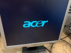 Acer. 19" ����