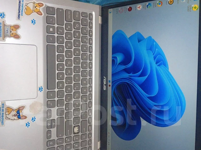Asus. 13", 15����, ��� 4 ��, ���� 64���, WiFi: 1, Bluetooth: 1, ����������� �� 24��. ����