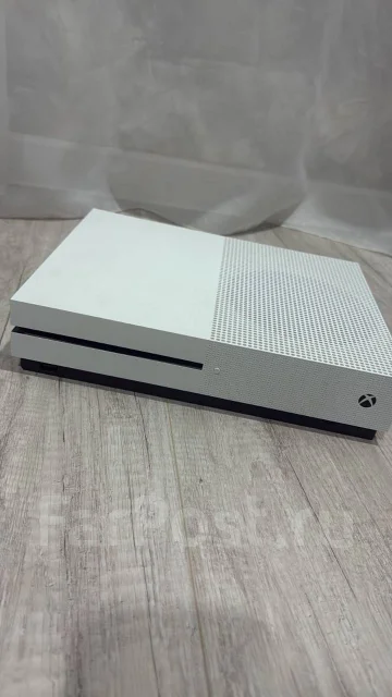 Microsoft Xbox One S. ��� ����� �� ������������ ����