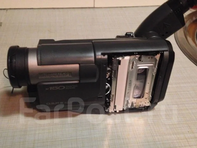 Hitachi VM-E228E ����