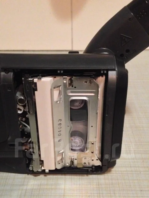 Hitachi VM-E228E ����