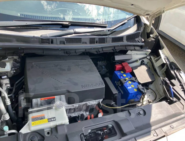 Nissan Leaf. ZE1, EM57 ����