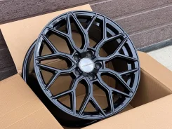 Vossen HF-2. 8.0x18", 5x114.3, ET35, �� 67,1���. ����