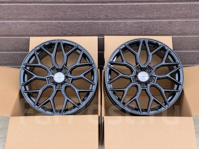 Vossen HF-2. 8.0x18", 5x114.3, ET35, �� 67,1���. ����