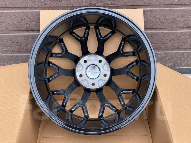 Vossen HF-2. 8.0x18", 5x114.3, ET35, �� 67,1���. ����