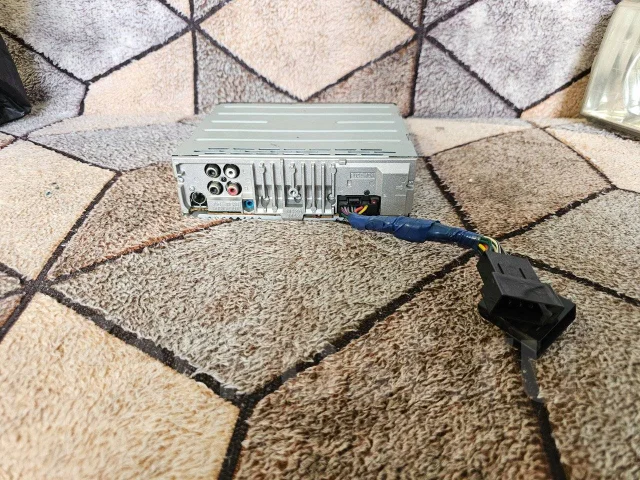 Sony CDX-G3000UE ����