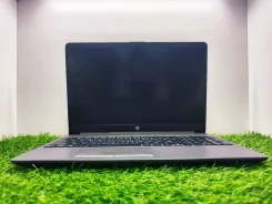 HP. 15.6", 3,5����, ��� 8 ��, ���� 256���, WiFi: 1, Bluetooth: 1, ����������� �� 1��. ����