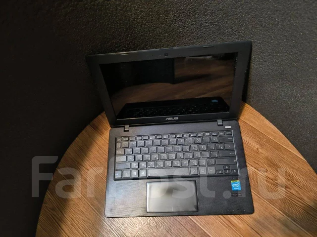 Asus X200CA. 11.6", 1,5����, ���� 120���, ����������� �� 1��. ����