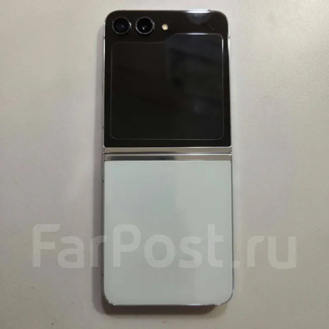 Samsung Galaxy Z Flip5. �/�, 8 �� ����