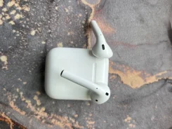 Apple AirPods ����