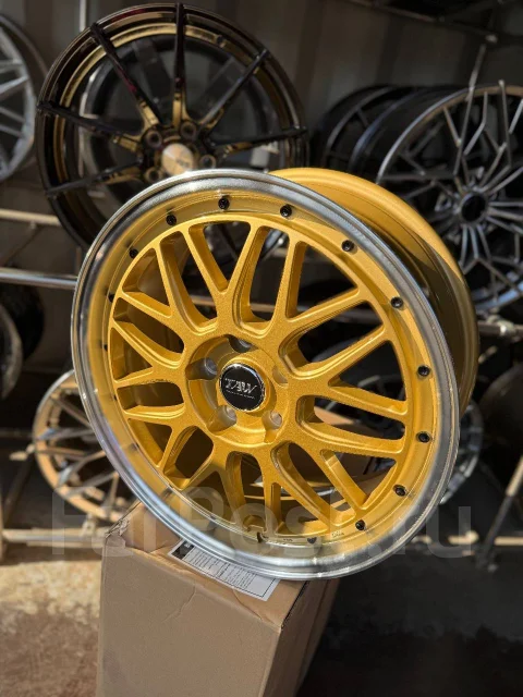 Alpha Wheels. 7.5x18", 5x114.3, ET35 ����