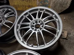 RAYS Volk Racing RE30. 7.5x18", 5x98, ET35 ����