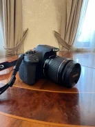 Canon EOS 2000D ����