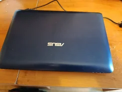 Asus. 10.1", 105����, ��� 2048 ��, ���� 250���, WiFi, Bluetooth, ����������� �� 5��. ����
