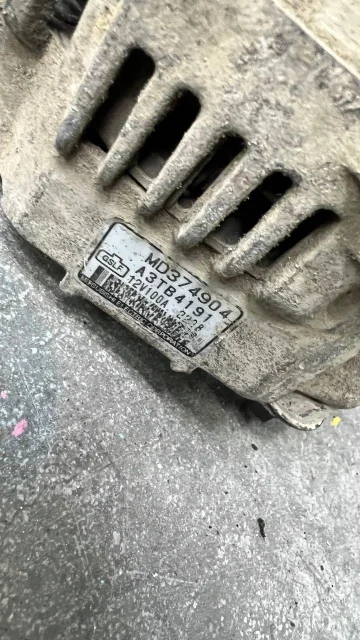 ��������� Mitsubishi MD374904 ����