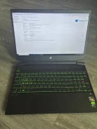 HP Pavilion. 15.6", 2,1����, ��� 12 ��, ���� 256���, WiFi: 1, Bluetooth: 1, ����������� �� 10��. ����