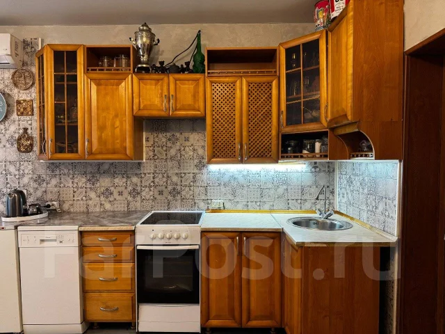 ���. �-� ��������, ��� 90��&sup2;, ������� 8����., ���, ����: �����������, ������������� 15 ��� ����