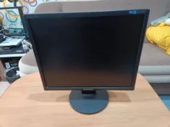 Samsung. 19", ���������� �� (LCD, LED, QLED) ����
