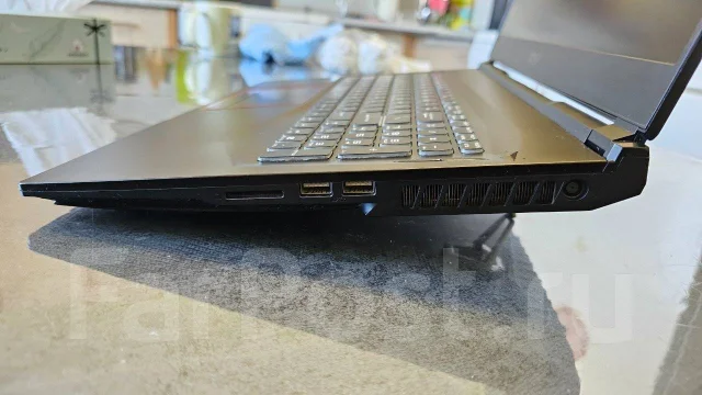 MSI GE75 Raider. 17.3", 2,3����, ��� 32 ��, ���� 2 048���, WiFi: 1, Bluetooth: 1, ����������� �� 1��. ����