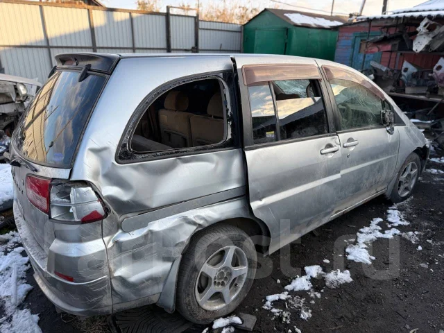 Nissan Liberty ����