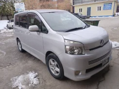 Toyota Voxy. ZRR700120118, 3ZRFAE ����